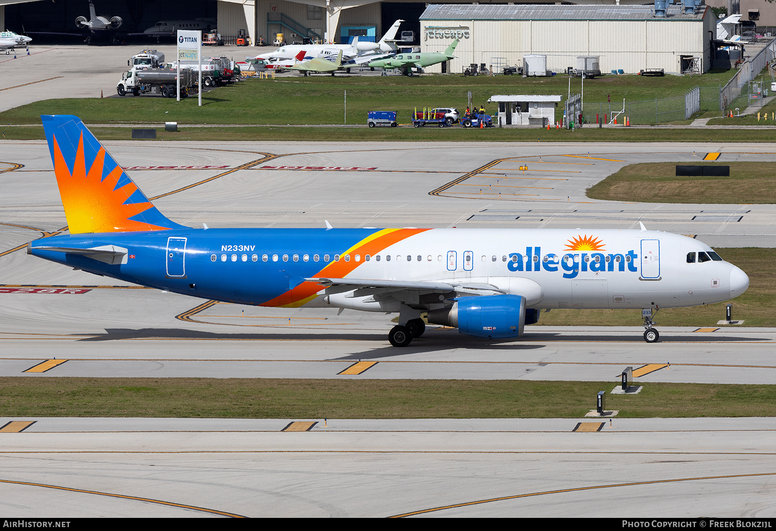 Aircraft Photo of N233NV | Airbus A320-214 | Allegiant Air | AirHistory.net #655460