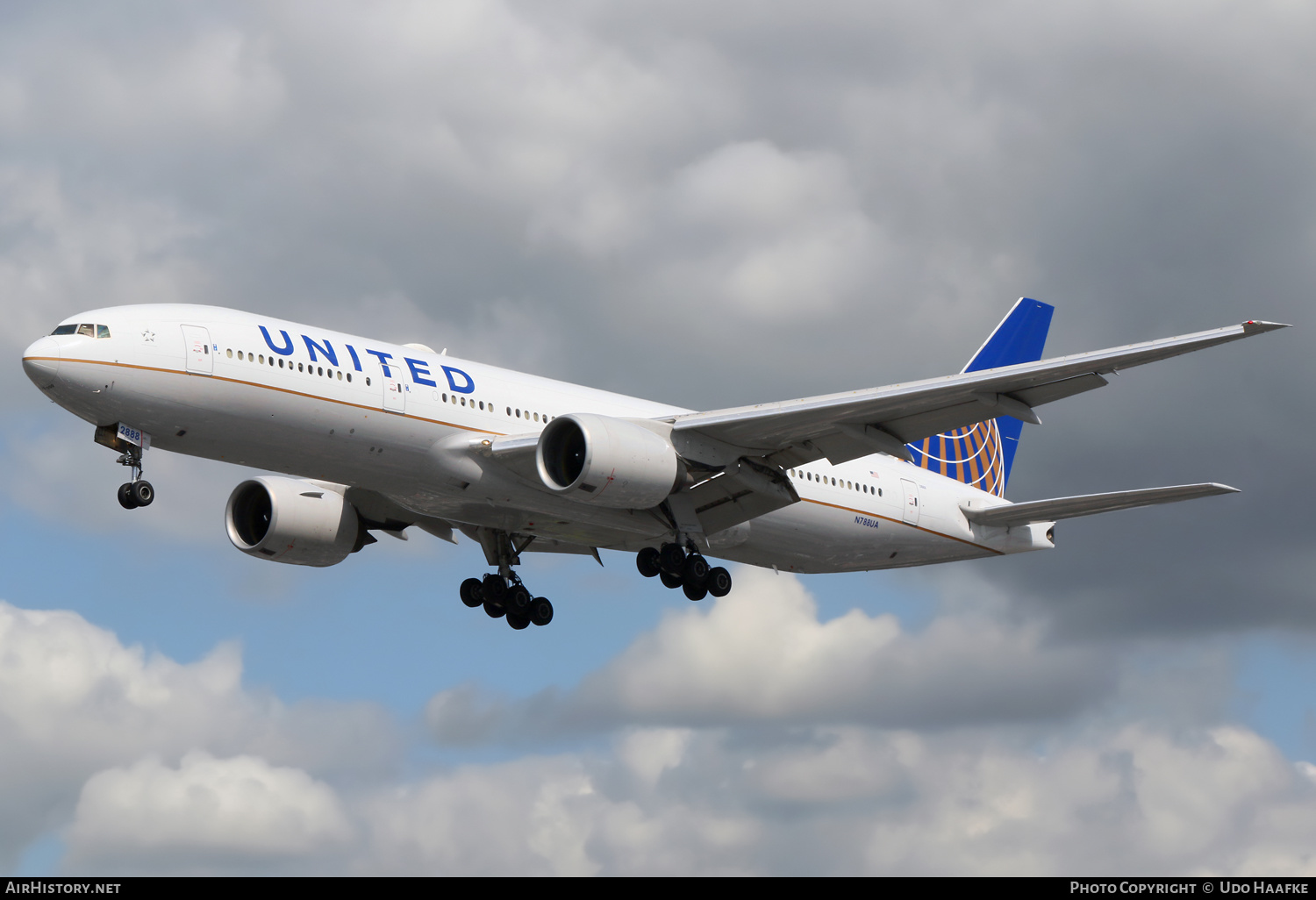 Aircraft Photo of N788UA | Boeing 777-222/ER | United Airlines | AirHistory.net #655517