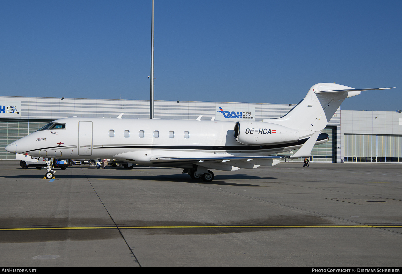 Aircraft Photo of OE-HCA | Bombardier Challenger 300 (BD-100-1A10) | AirHistory.net #655562