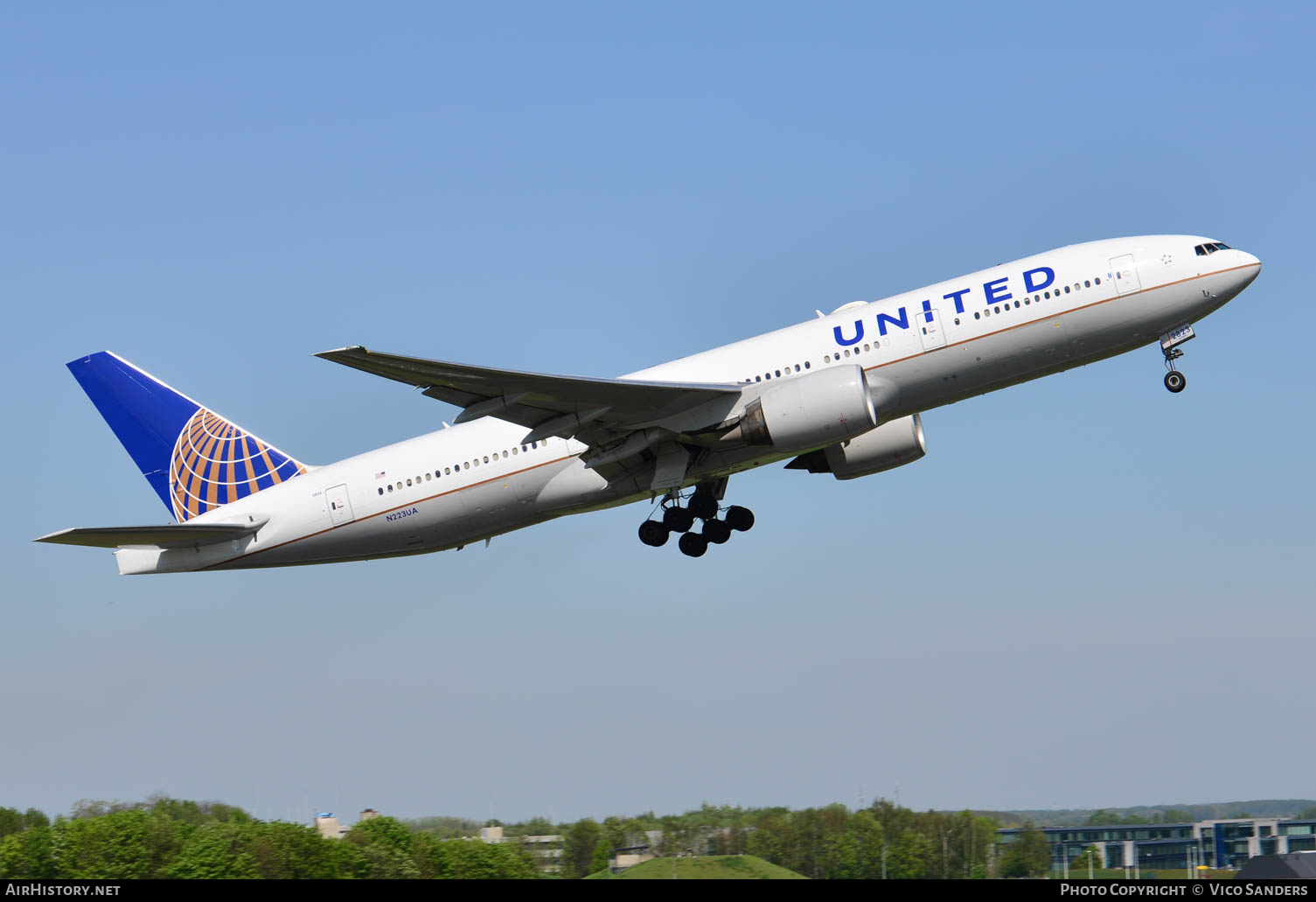 Aircraft Photo of N223UA | Boeing 777-222/ER | United Airlines | AirHistory.net #655630