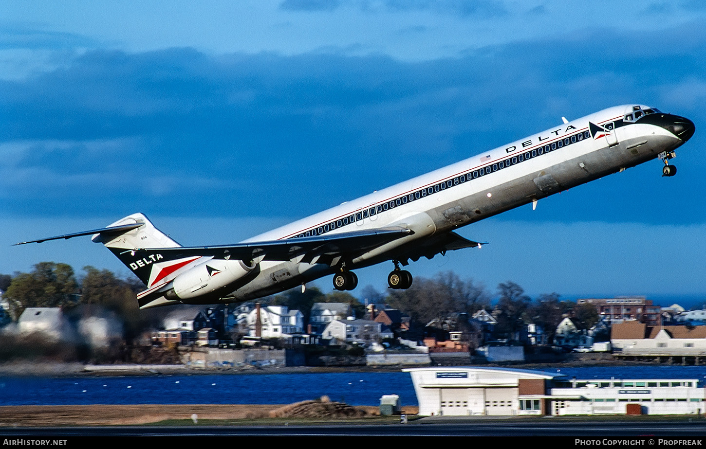 Aircraft Photo of N924DL | McDonnell Douglas MD-88 | Delta Air Lines | AirHistory.net #655667