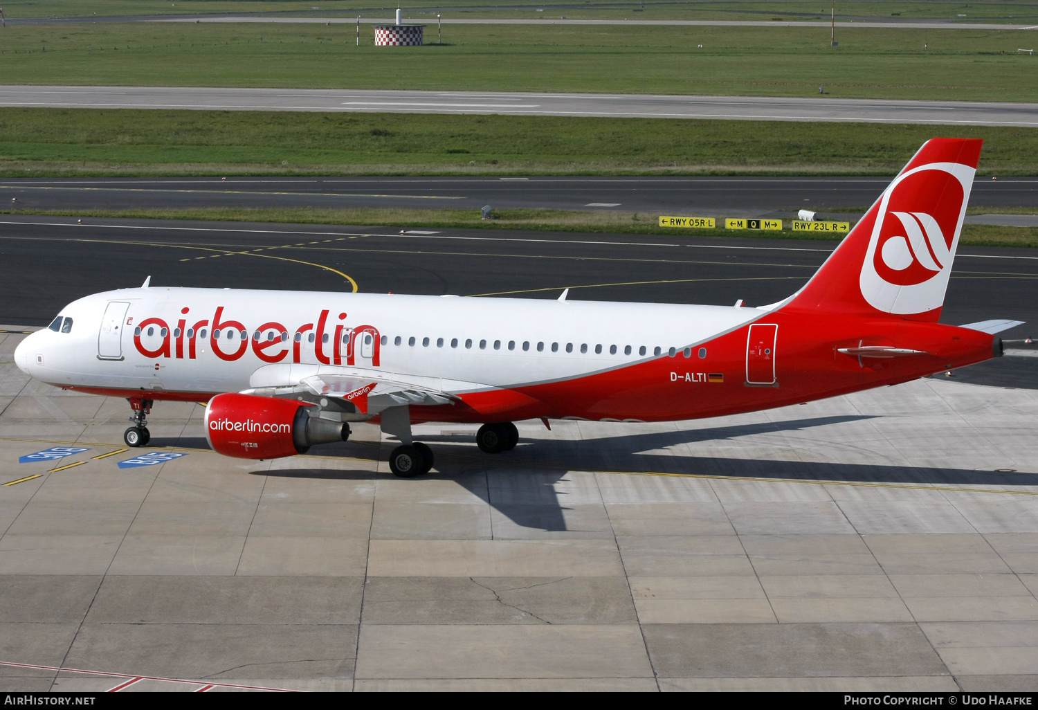 Aircraft Photo of D-ALTI | Airbus A320-214 | Air Berlin | AirHistory.net #655696