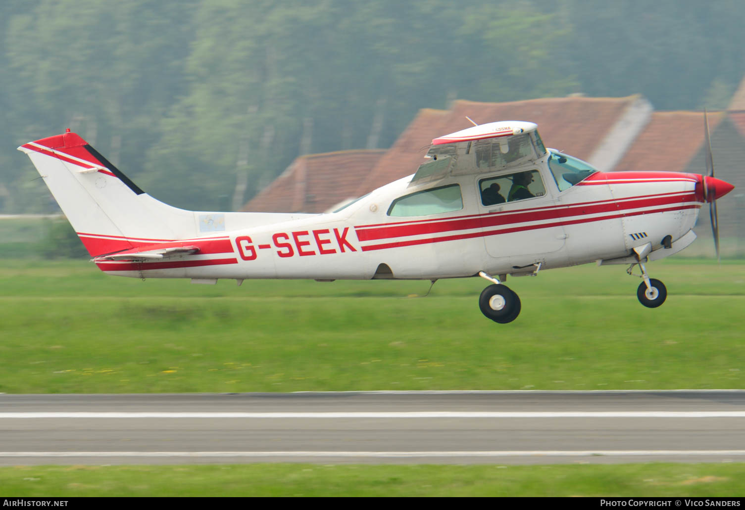 Aircraft Photo of G-SEEK | Cessna T210N Turbo Centurion | AirHistory.net #655732