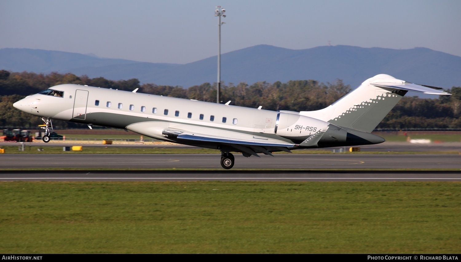 Aircraft Photo of 9H-RSS | Bombardier Global 6000 (BD-700-1A10) | AirHistory.net #655748