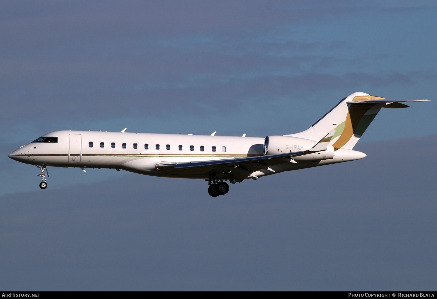 Aircraft Photo of G-IRAP | Bombardier Global Express XRS (BD-700-1A10) | AirHistory.net #655754