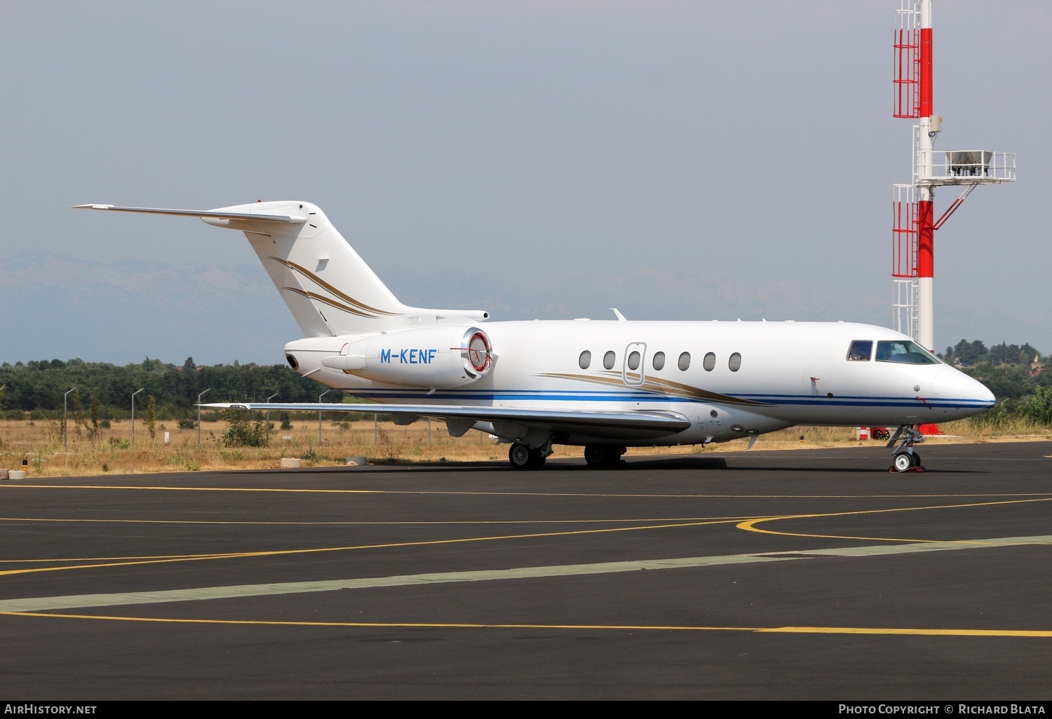 Aircraft Photo of M-KENF | Hawker Beechcraft 4000 | AirHistory.net #655785