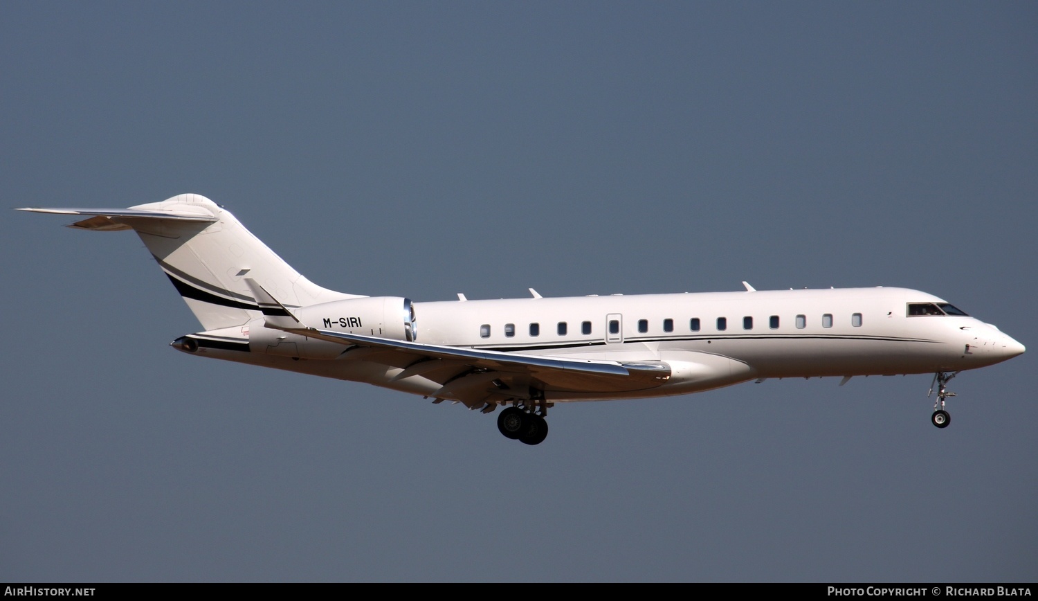 Aircraft Photo of M-SIRI | Bombardier Global Express (BD-700-1A10) | AirHistory.net #655788