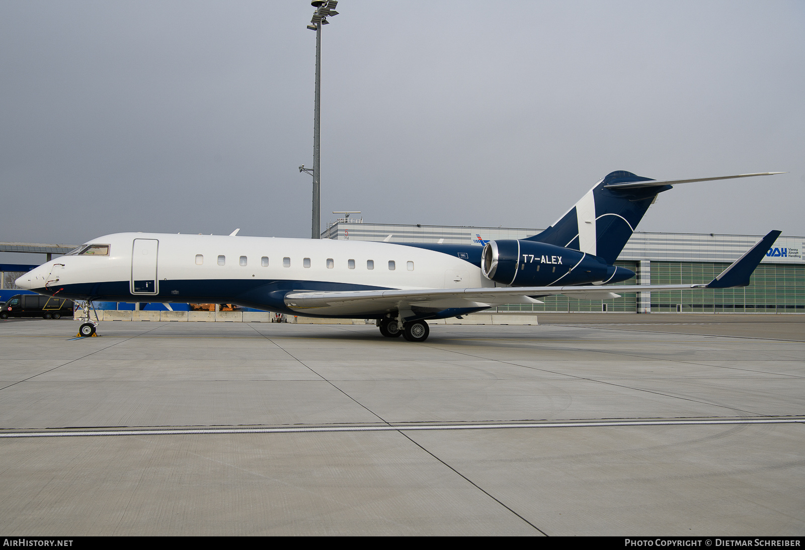 Aircraft Photo of T7-ALEX | Bombardier Global 5000 (BD-700-1A11) | AirHistory.net #655947