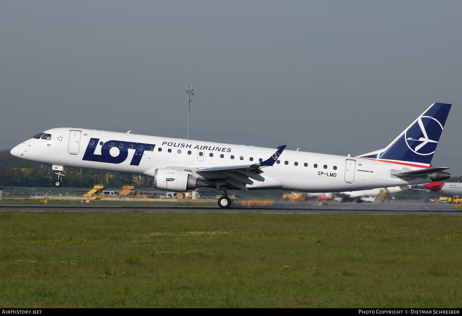 Aircraft Photo of SP-LMD | Embraer 190STD (ERJ-190-100STD) | LOT Polish Airlines - Polskie Linie Lotnicze | AirHistory.net #655973