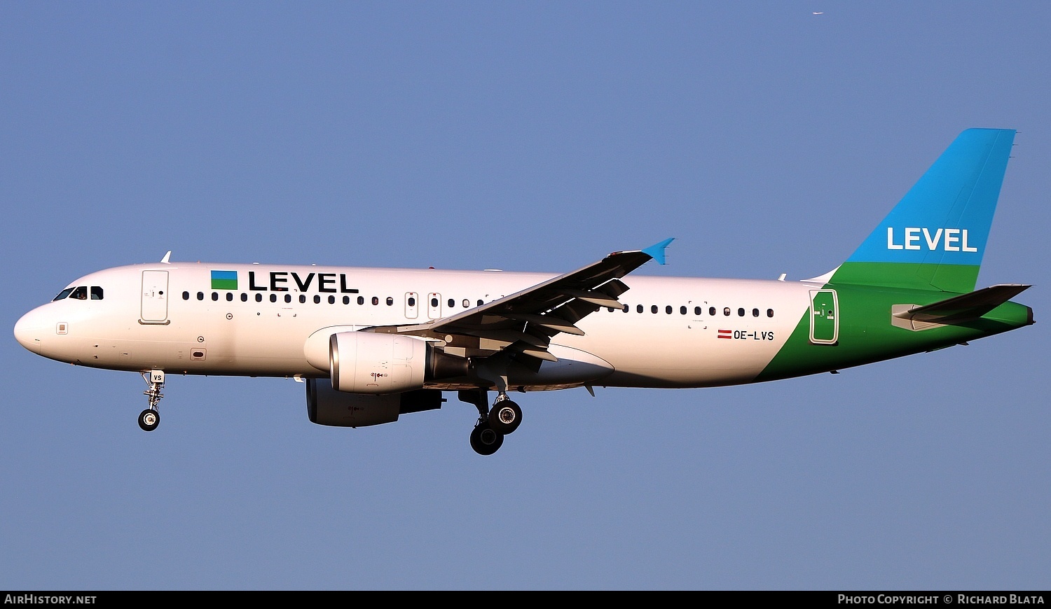 Aircraft Photo of OE-LVS | Airbus A320-216 | Level | AirHistory.net #656130
