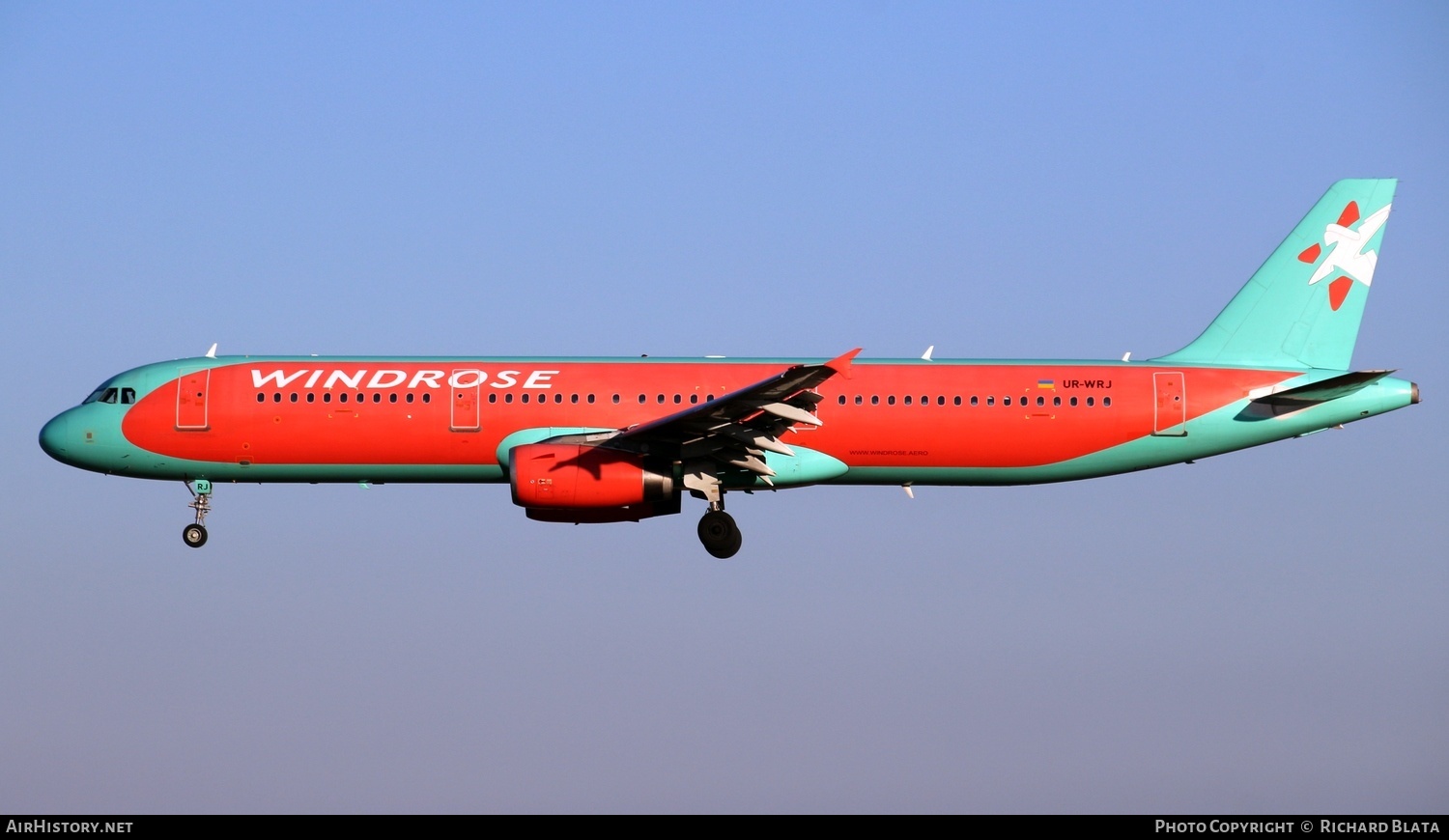 Aircraft Photo of UR-WRJ | Airbus A321-231 | Windrose | AirHistory.net #656275
