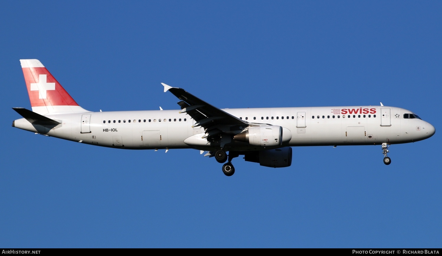 Aircraft Photo of HB-IOL | Airbus A321-111 | Swiss International Air Lines | AirHistory.net #656370