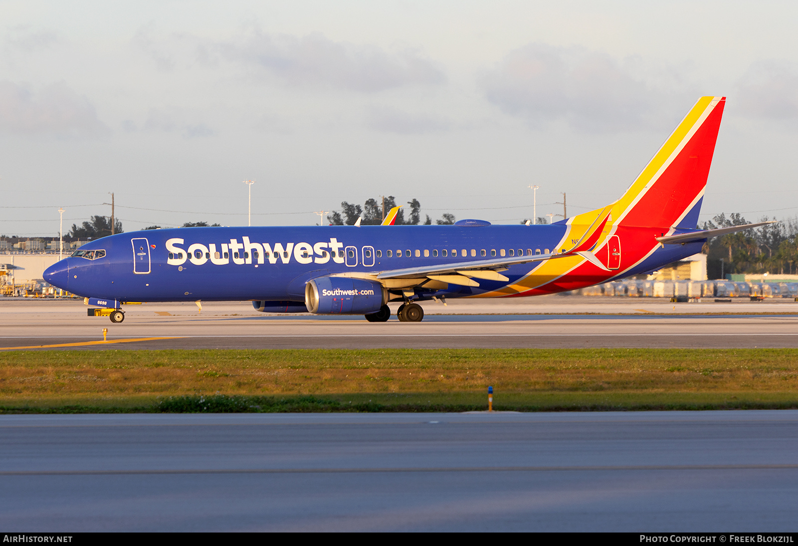 Aircraft Photo of N8698B | Boeing 737-8H4 | Southwest Airlines | AirHistory.net #656487