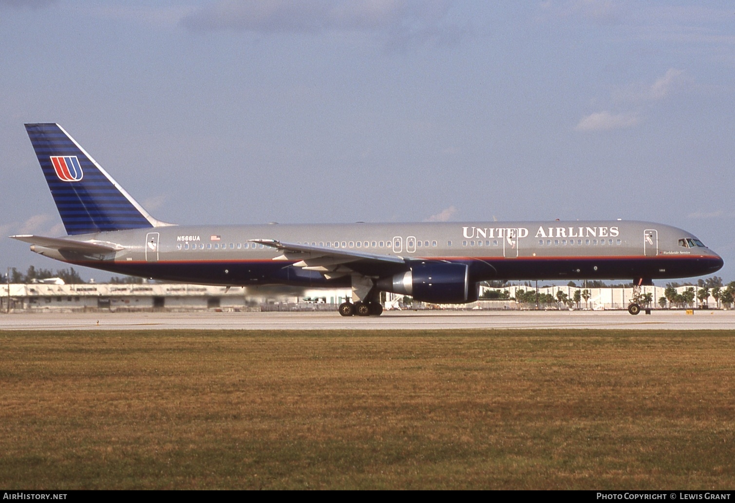 Aircraft Photo of N566UA | Boeing 757-222 | United Airlines | AirHistory.net #656493