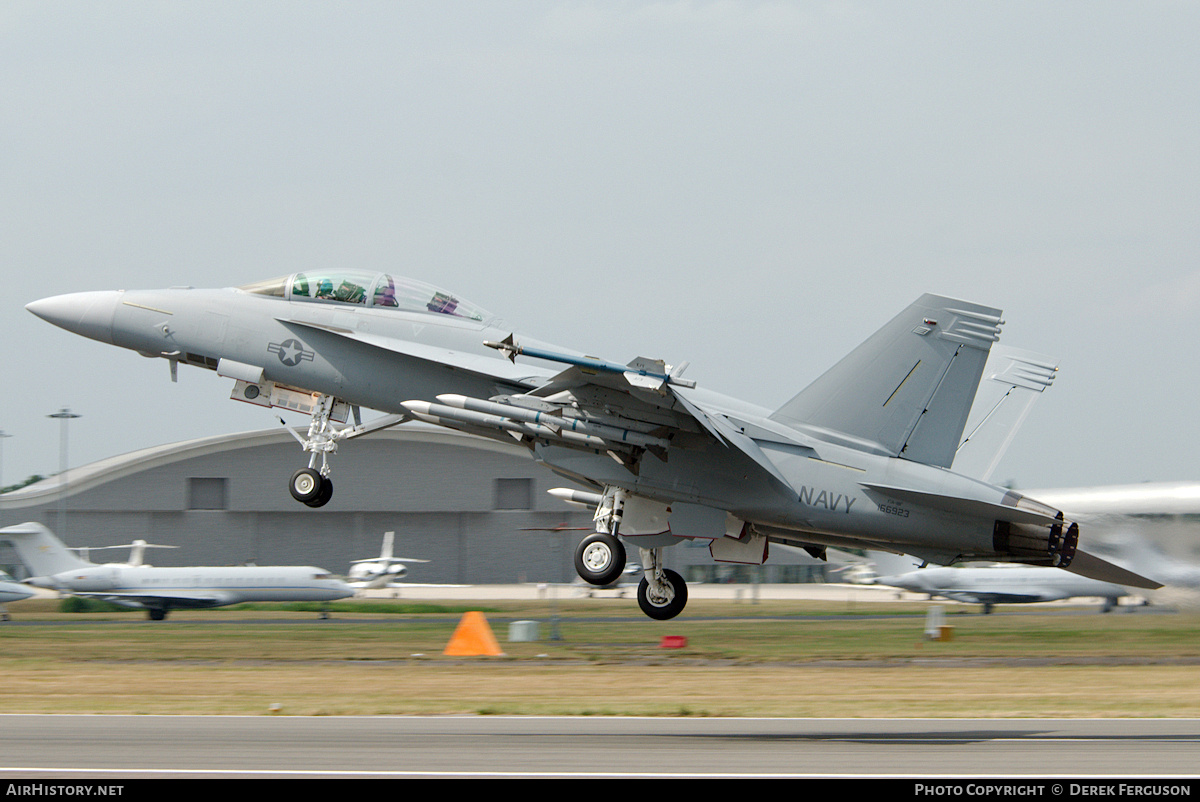 Aircraft Photo of 166923 | Boeing F/A-18F Super Hornet | USA - Navy | AirHistory.net #656552