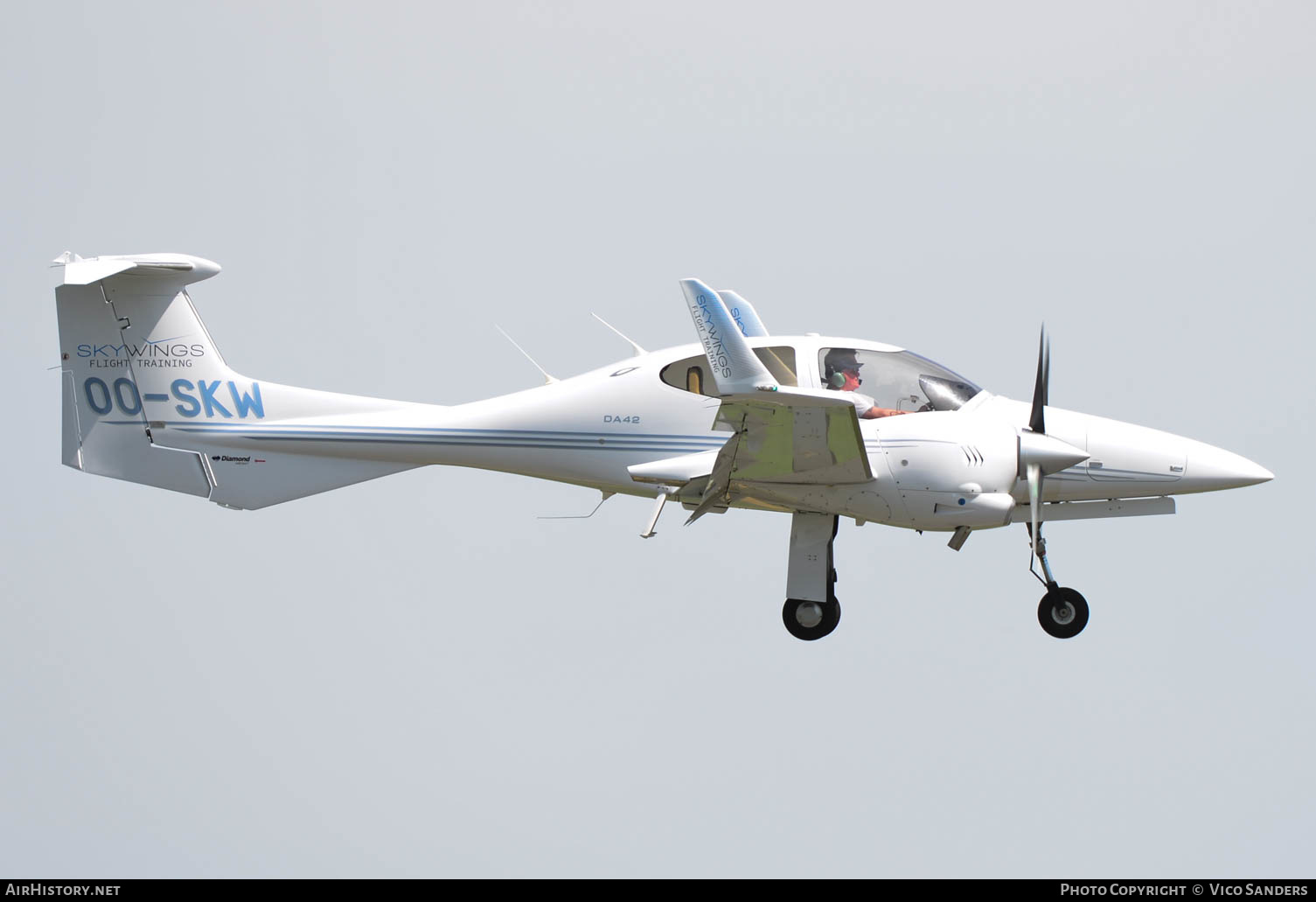 Aircraft Photo of OO-SKW | Diamond DA42 Twin Star | Skywings Flight Training | AirHistory.net #656573