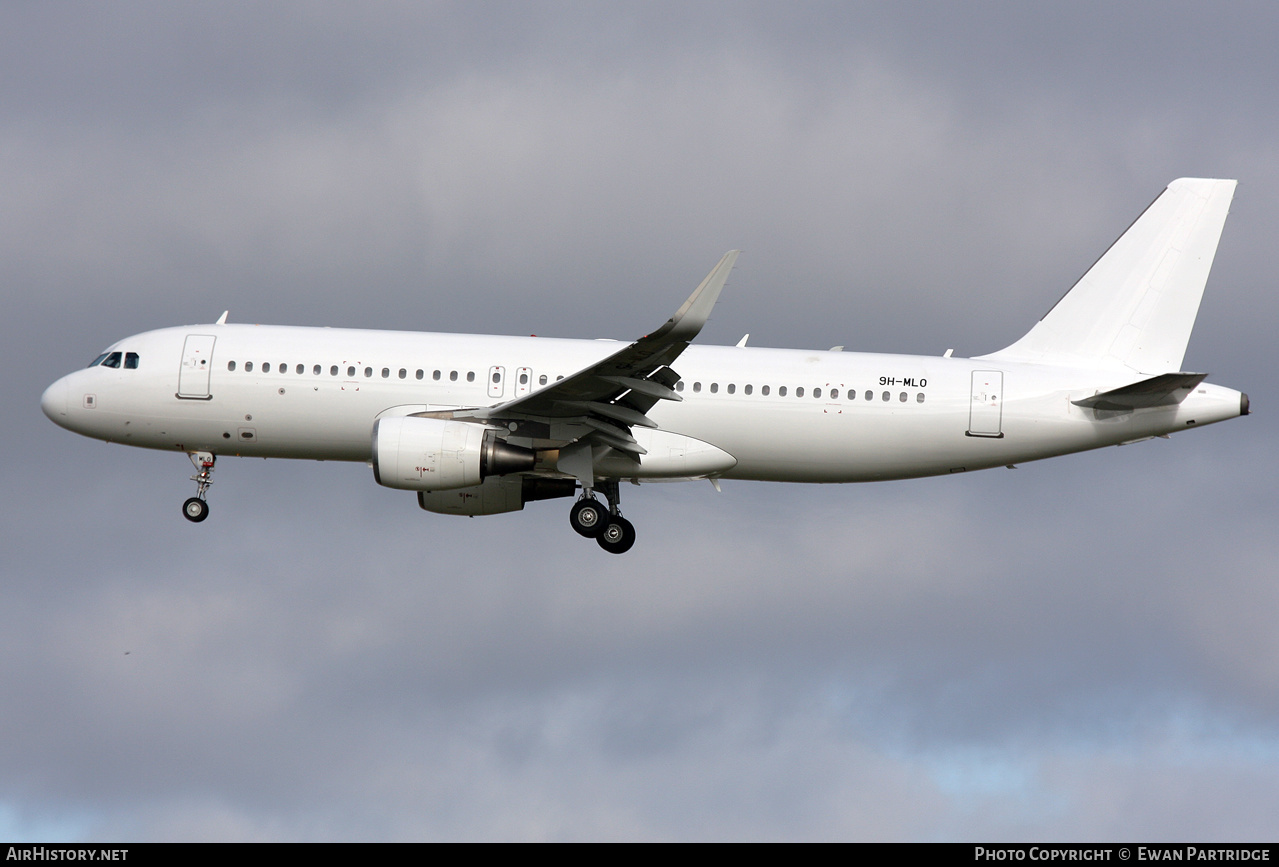 Aircraft Photo of 9H-MLO | Airbus A320-214 | AirHistory.net #656592