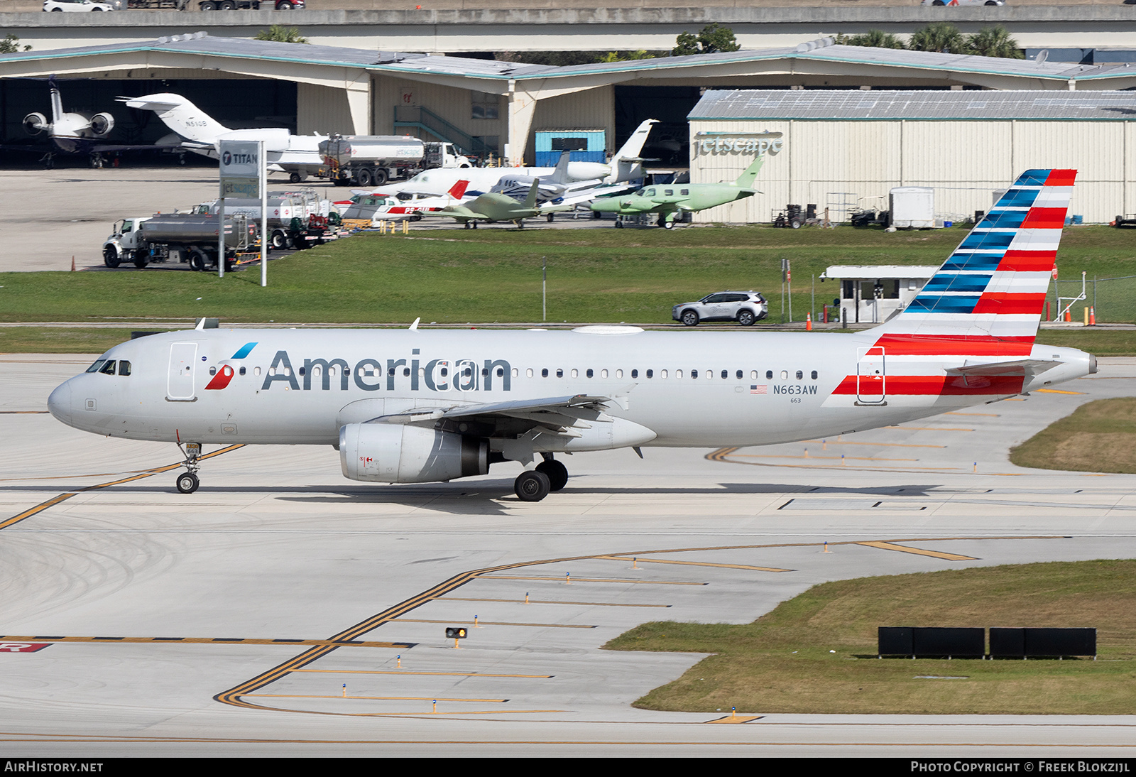 Aircraft Photo of N663AW | Airbus A320-232 | American Airlines | AirHistory.net #656639