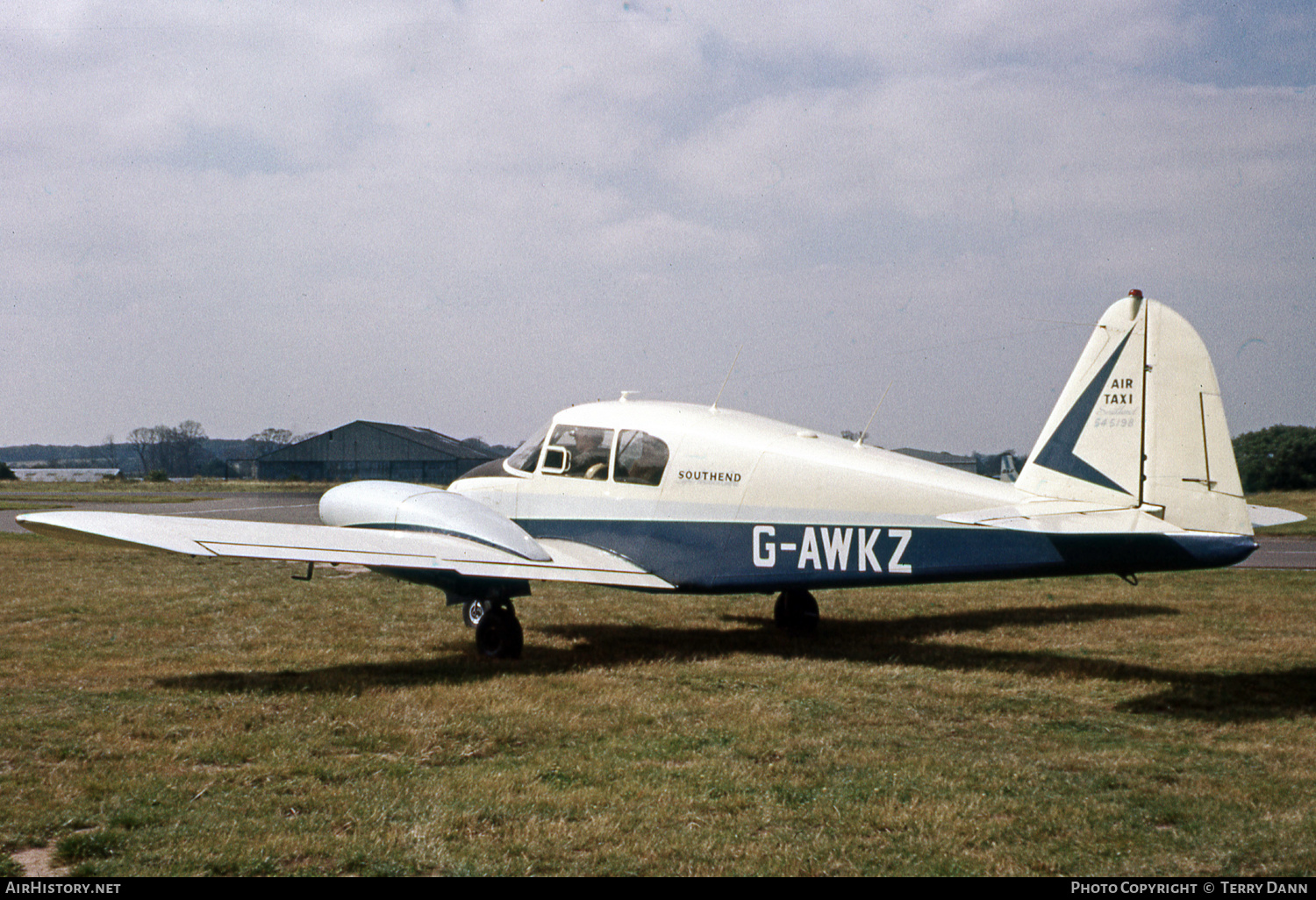Aircraft Photo of G-AWKZ | Piper PA-23-160 Apache | Southend Light Aviation Centre | AirHistory.net #656691