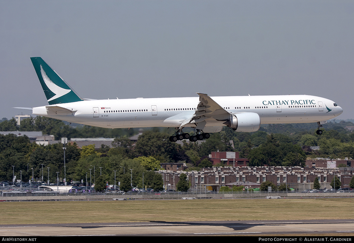 Aircraft Photo of B-KQA | Boeing 777-367/ER | Cathay Pacific Airways | AirHistory.net #656932