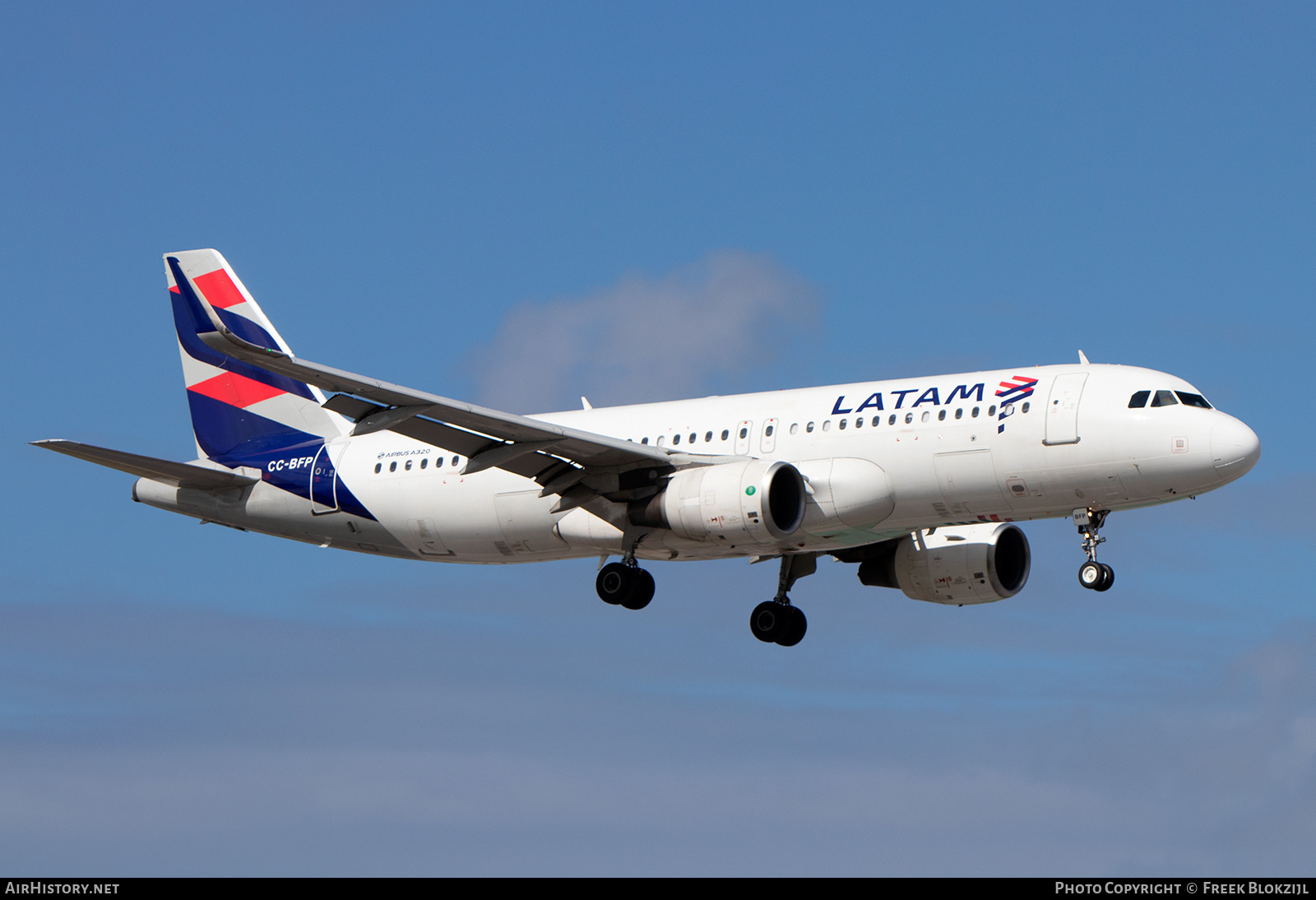 Aircraft Photo of CC-BFP | Airbus A320-214 | LATAM Airlines | AirHistory.net #656935