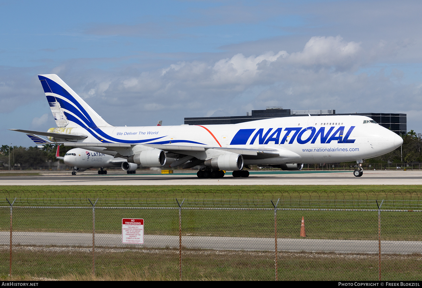 Aircraft Photo of N729CA | Boeing 747-412(BCF) | National Airlines | AirHistory.net #656951