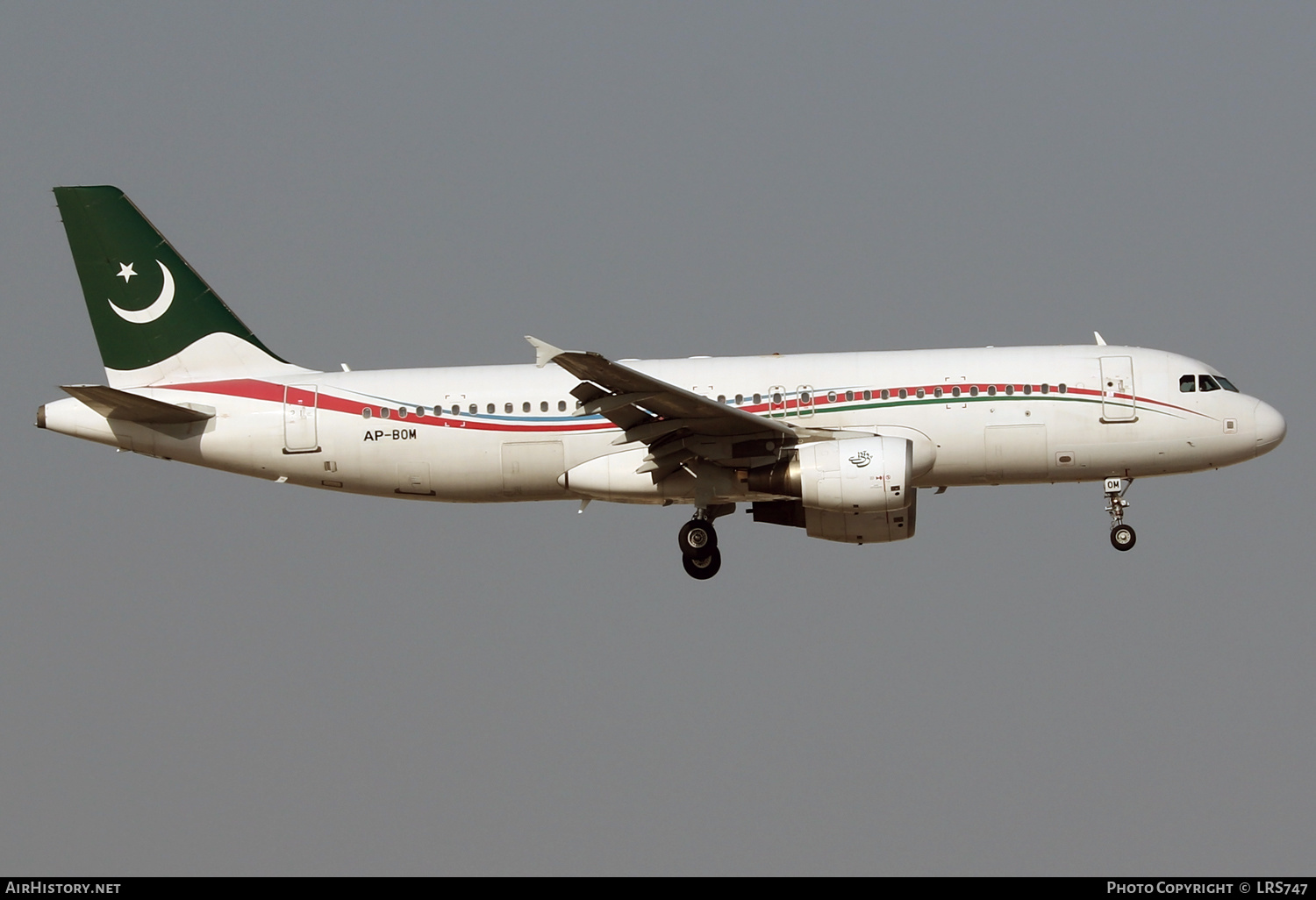 Aircraft Photo of AP-BOM | Airbus A320-214 | Pakistan International Airlines - PIA | AirHistory.net #657122