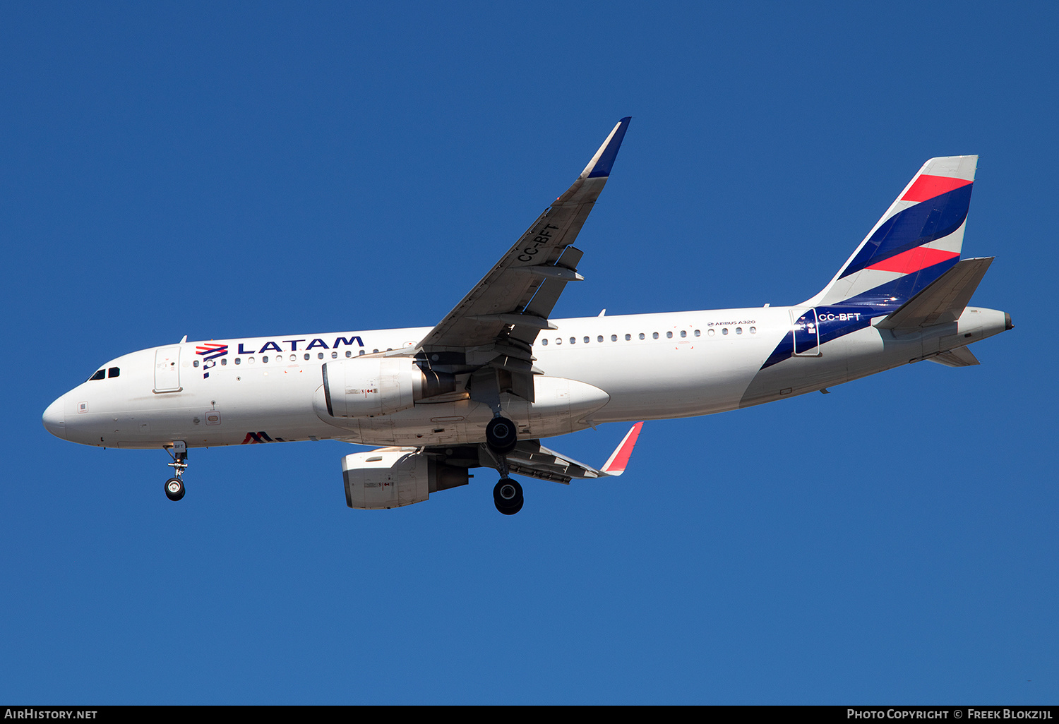 Aircraft Photo of CC-BFT | Airbus A320-214 | LATAM Airlines | AirHistory.net #657129