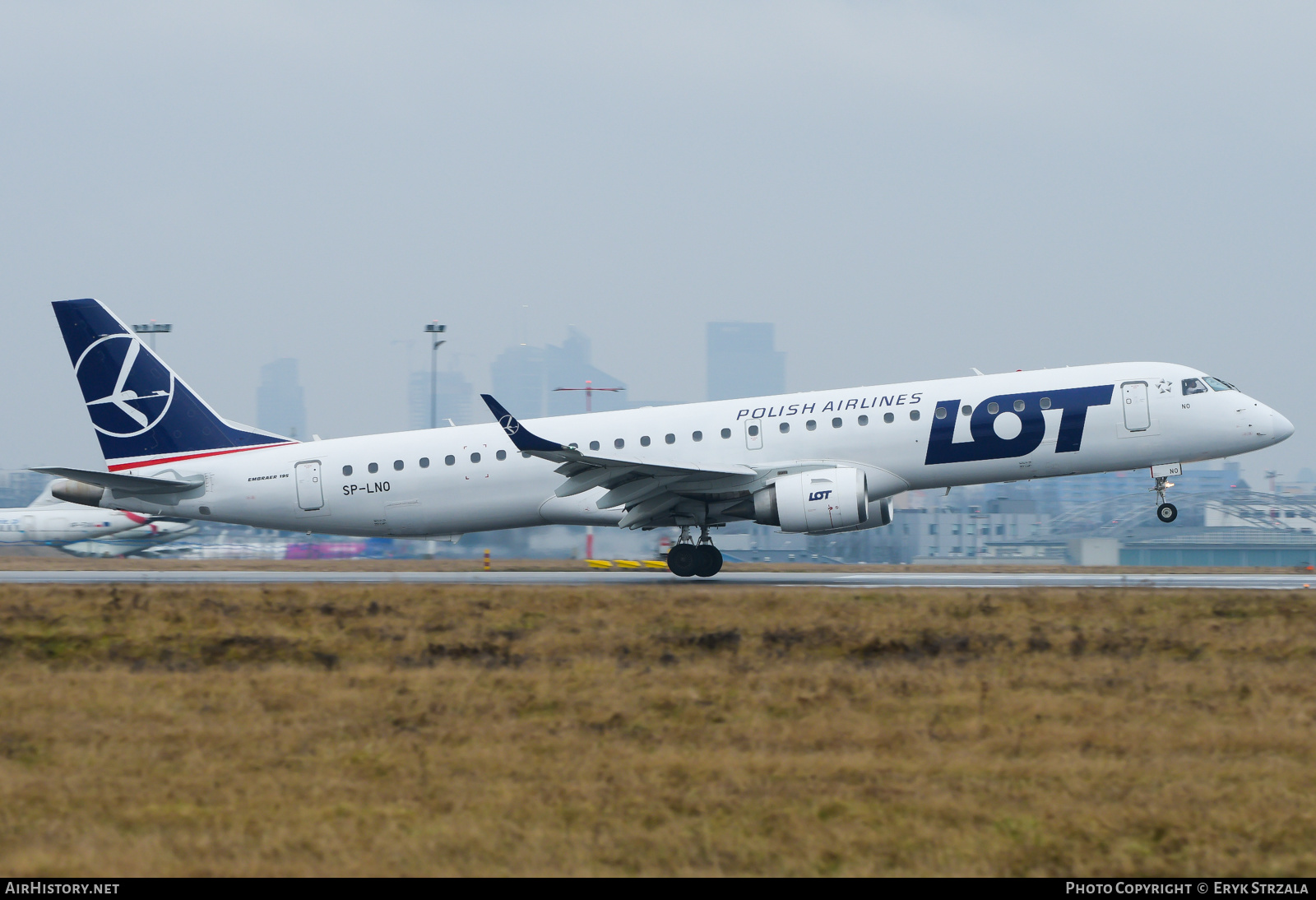 Aircraft Photo of SP-LNO | Embraer 195LR (ERJ-190-200LR) | LOT Polish Airlines - Polskie Linie Lotnicze | AirHistory.net #657130