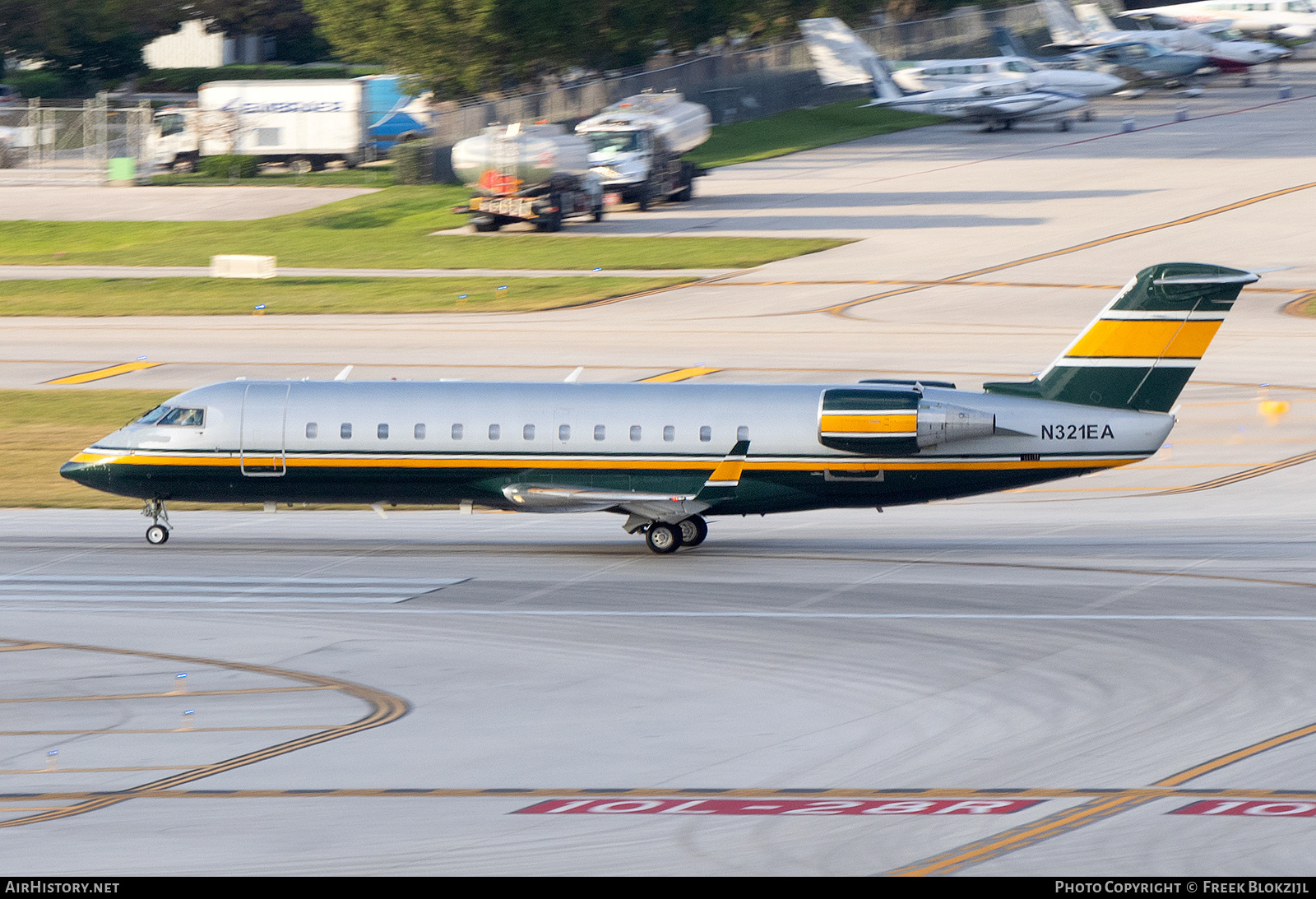 Aircraft Photo of N321EA | Canadair CRJ-200LR (CL-600-2B19) | AirHistory.net #657148