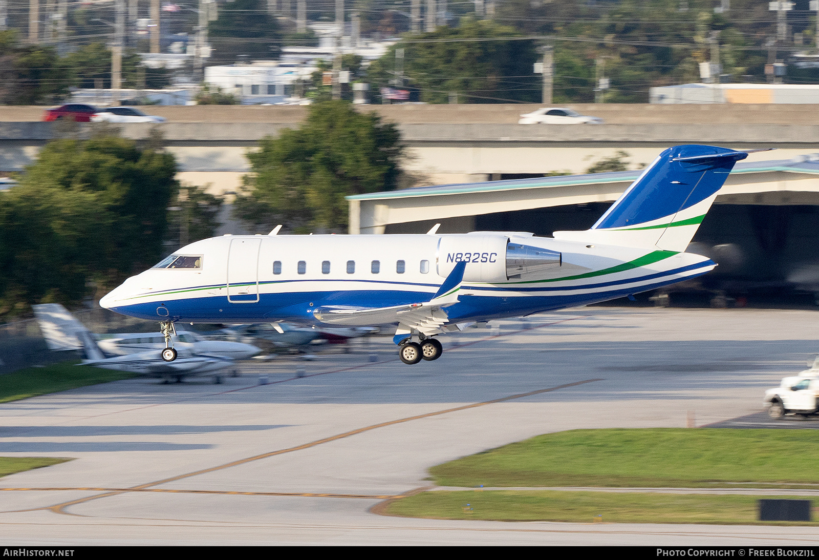 Aircraft Photo of N832SC | Bombardier Challenger 604 (CL-600-2B16) | AirHistory.net #657158