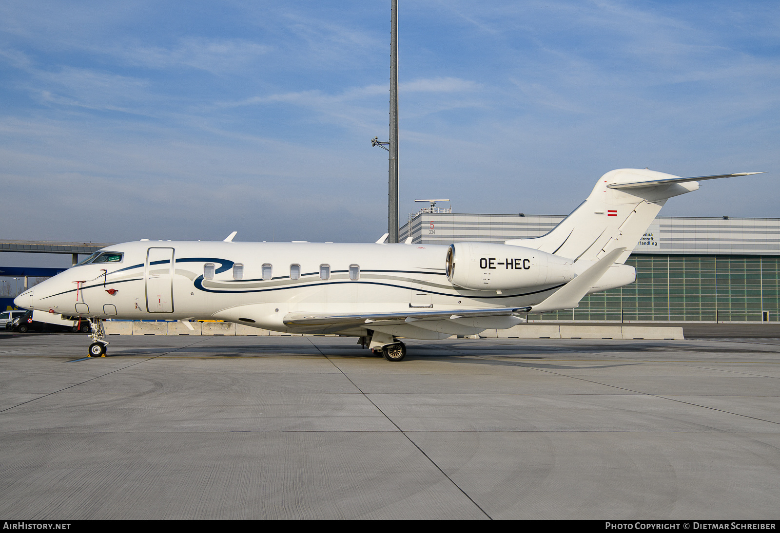 Aircraft Photo of OE-HEC | Bombardier Challenger 350 (BD-100-1A10) | AirHistory.net #657189