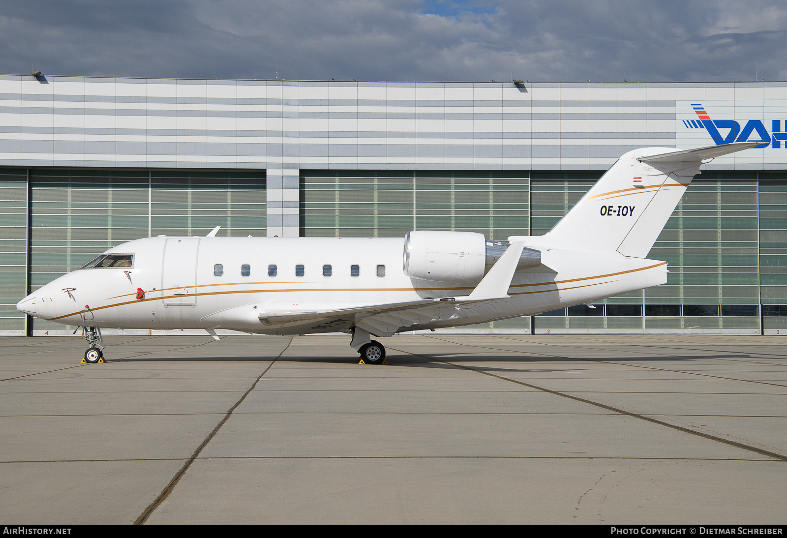 Aircraft Photo of OE-IOY | Bombardier Challenger 604 (CL-600-2B16) | AirHistory.net #657191