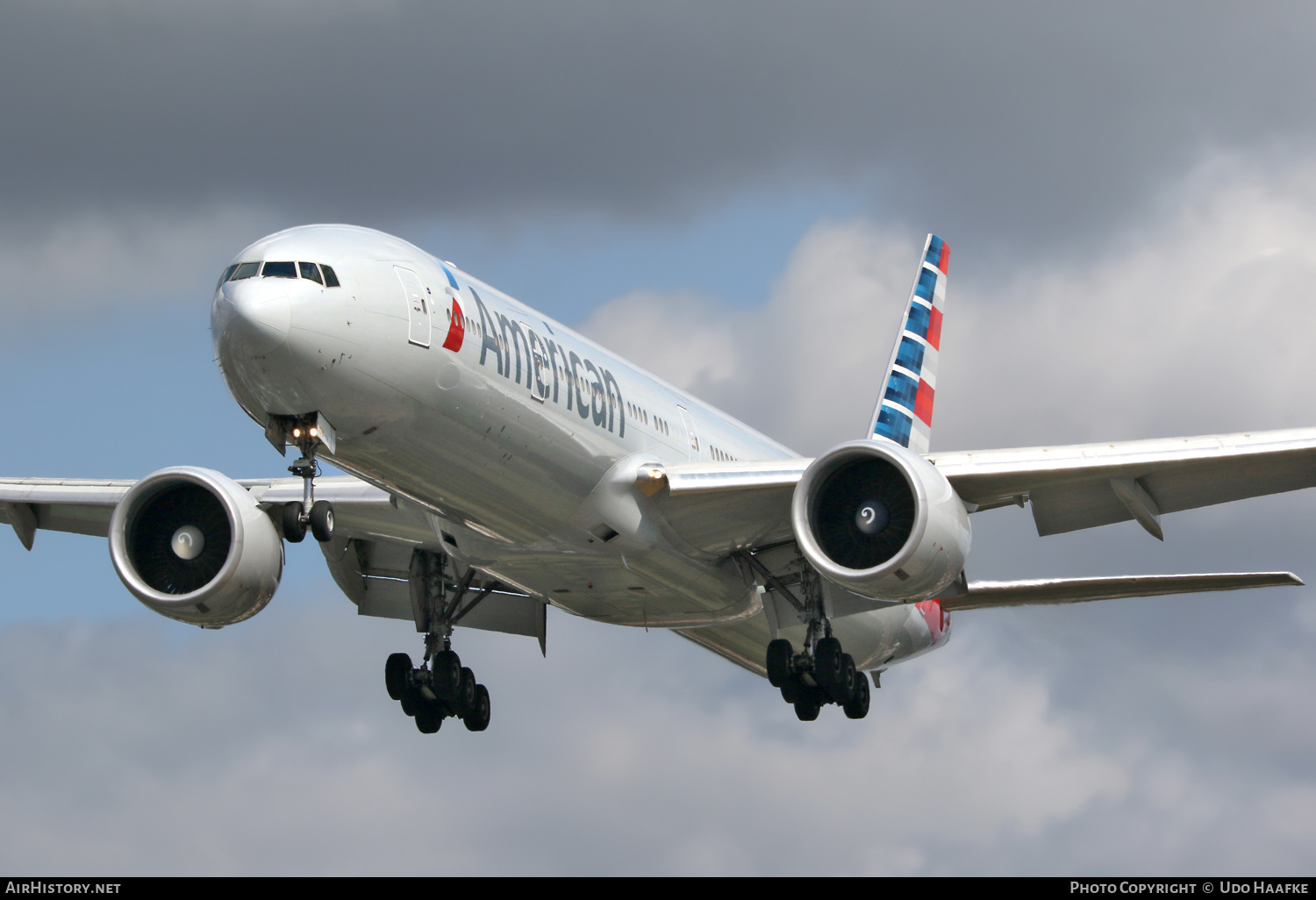 Aircraft Photo of N721AN | Boeing 777-323/ER | American Airlines | AirHistory.net #657292