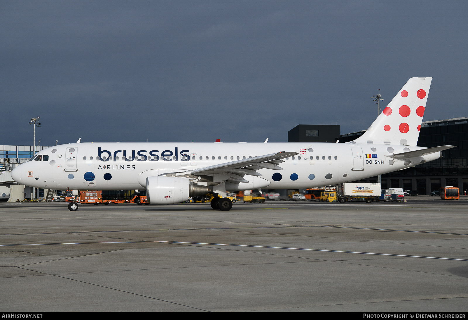 Aircraft Photo of OO-SNH | Airbus A320-214 | Brussels Airlines | AirHistory.net #657298