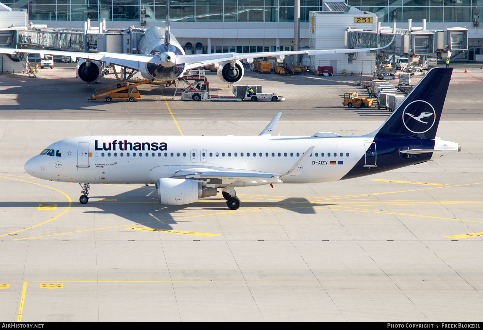Aircraft Photo of D-AIZY | Airbus A320-214 | Lufthansa | AirHistory.net #657320