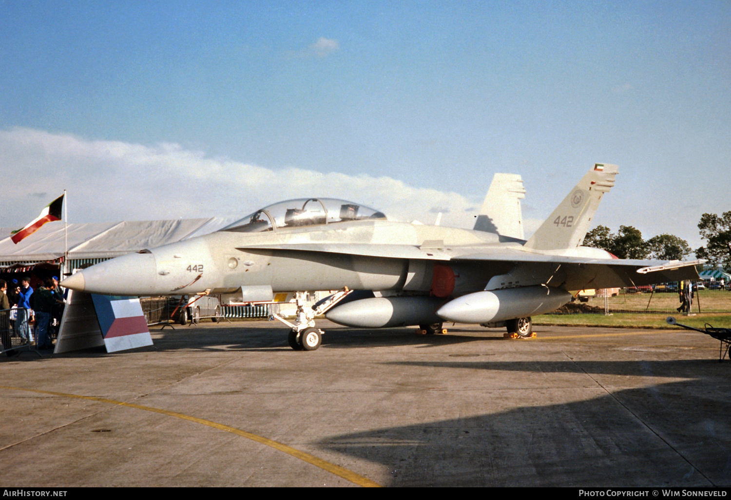 Aircraft Photo of 442 | McDonnell Douglas F/A-18D Hornet | Kuwait - Air Force | AirHistory.net #657405