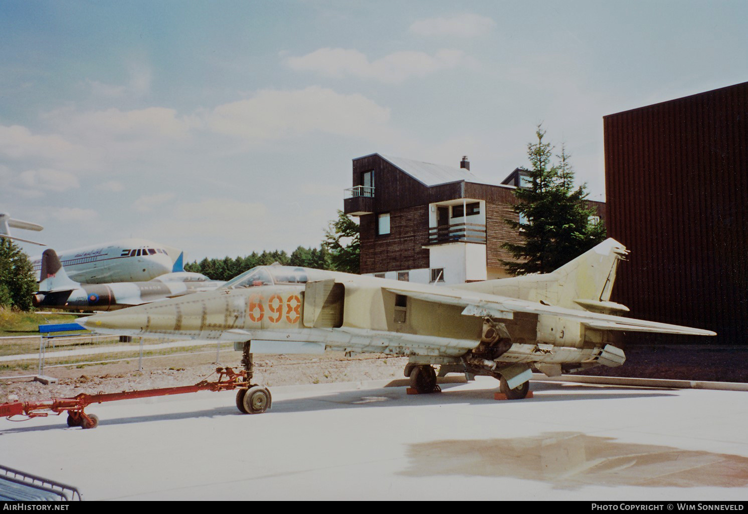 Aircraft Photo of 698 | Mikoyan-Gurevich MiG-23BN | East Germany - Air Force | AirHistory.net #657418