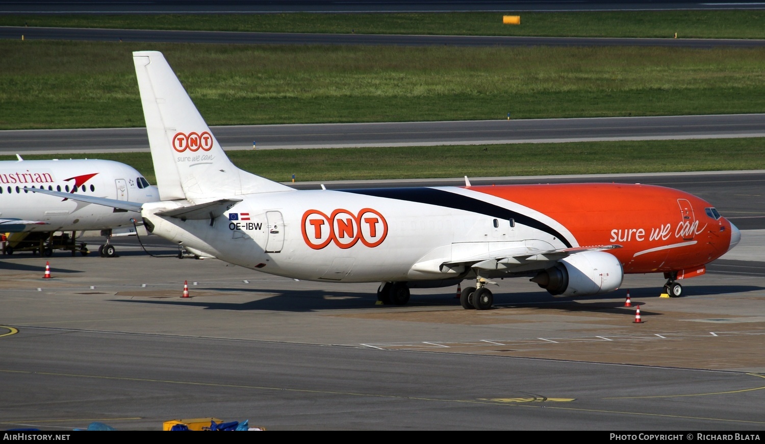 Aircraft Photo of OE-IBW | Boeing 737-4Q8(SF) | TNT Airways | AirHistory.net #657508