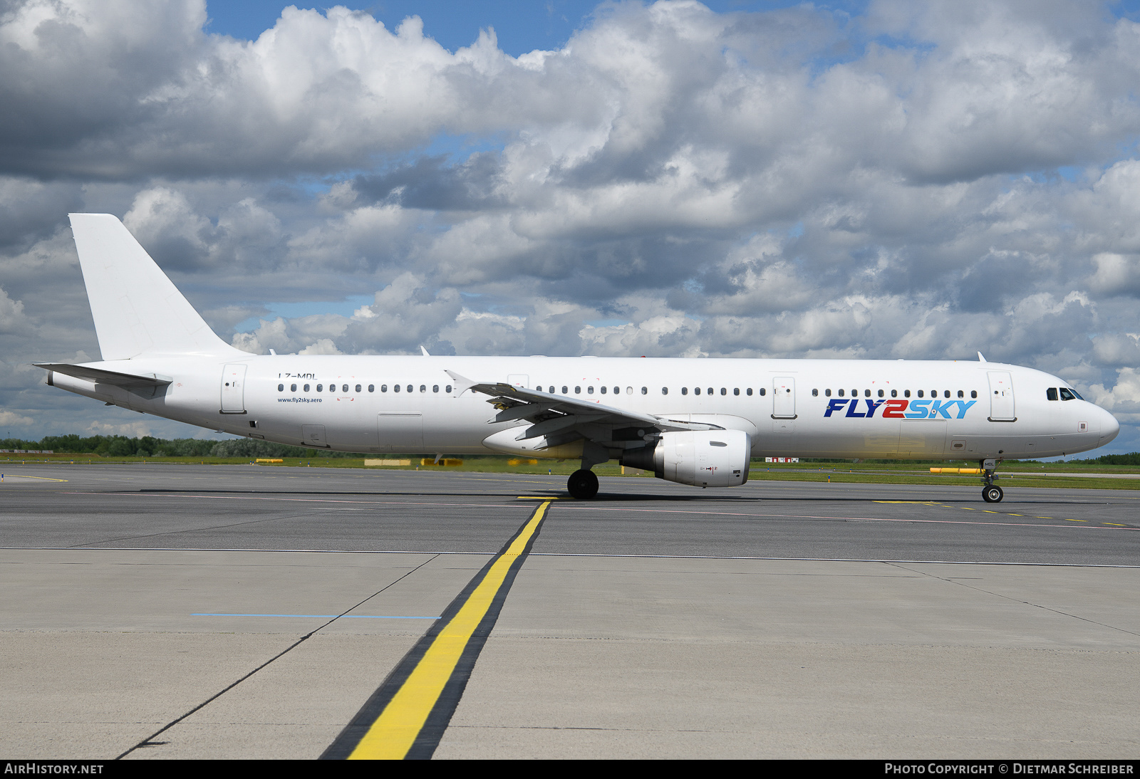 Aircraft Photo of LZ-MDL | Airbus A321-211 | Fly2Sky | AirHistory.net #657623