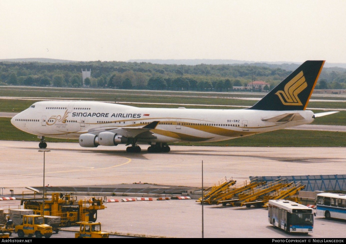 Aircraft Photo of 9V-SMZ | Boeing 747-412 | Singapore Airlines | AirHistory.net #657730