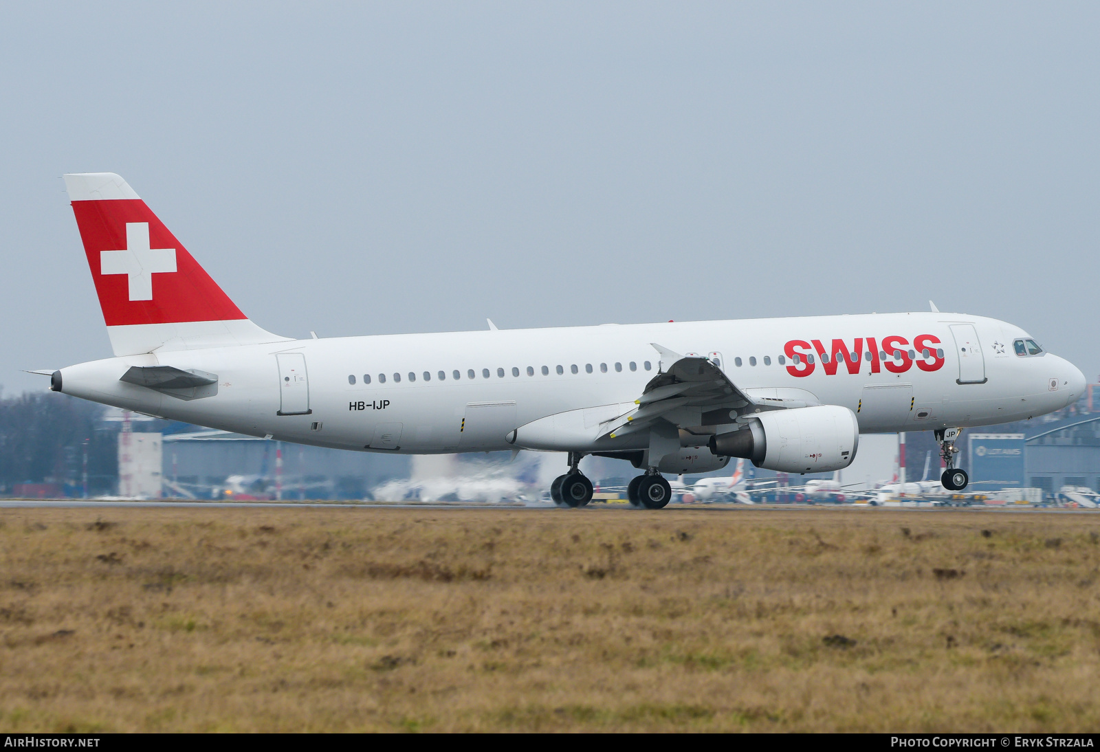 Aircraft Photo of HB-IJP | Airbus A320-214 | Swiss International Air Lines | AirHistory.net #657872