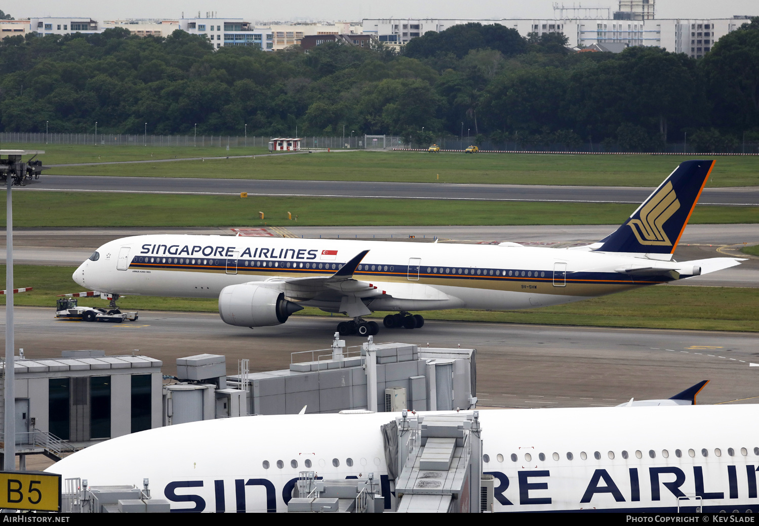 Aircraft Photo of 9V-SHW | Airbus A350-941 | Singapore Airlines | AirHistory.net #657940
