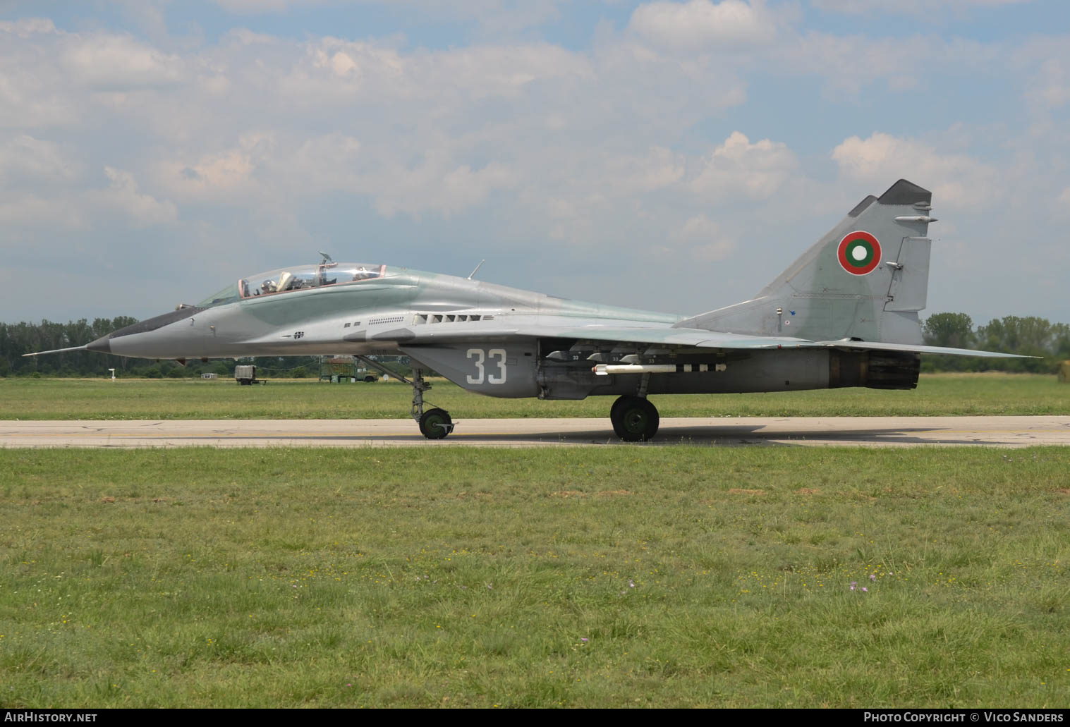 Aircraft Photo of 33 | Mikoyan-Gurevich MiG-29UB (9-51) | Bulgaria - Air Force | AirHistory.net #658157