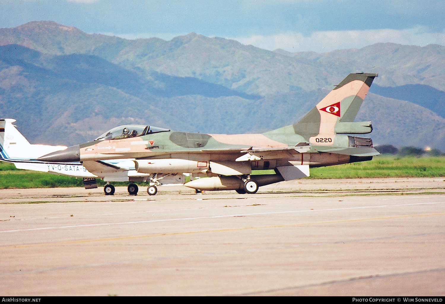 Aircraft Photo of 0220 | General Dynamics F-16A Fighting Falcon | Venezuela - Air Force | AirHistory.net #658181