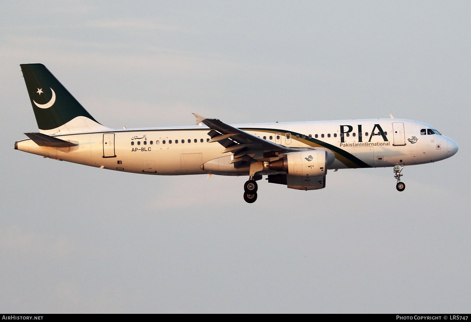 Aircraft Photo of AP-BLC | Airbus A320-214 | Pakistan International Airlines - PIA | AirHistory.net #658254