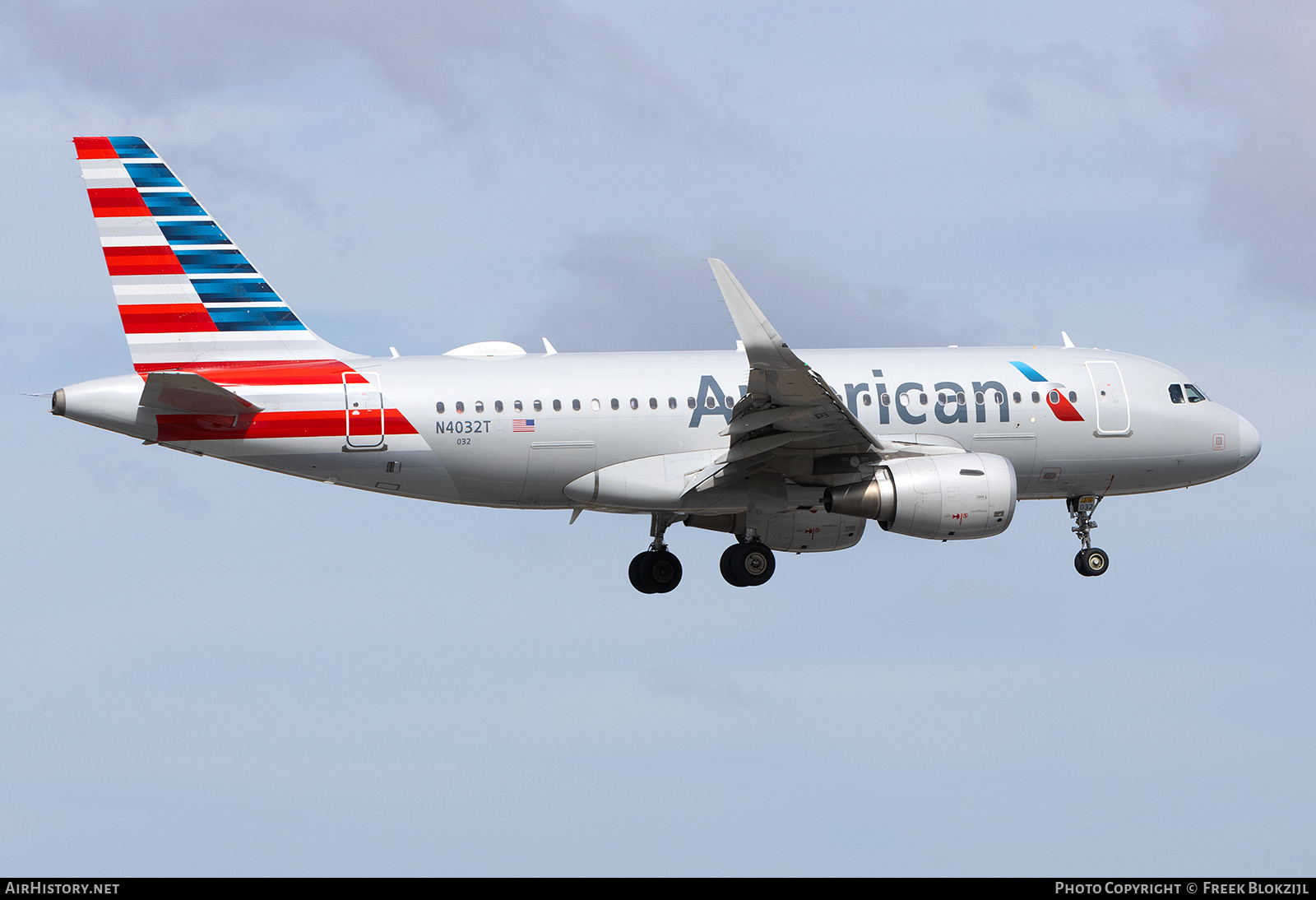 Aircraft Photo of N4032T | Airbus A319-115 | American Airlines | AirHistory.net #658505