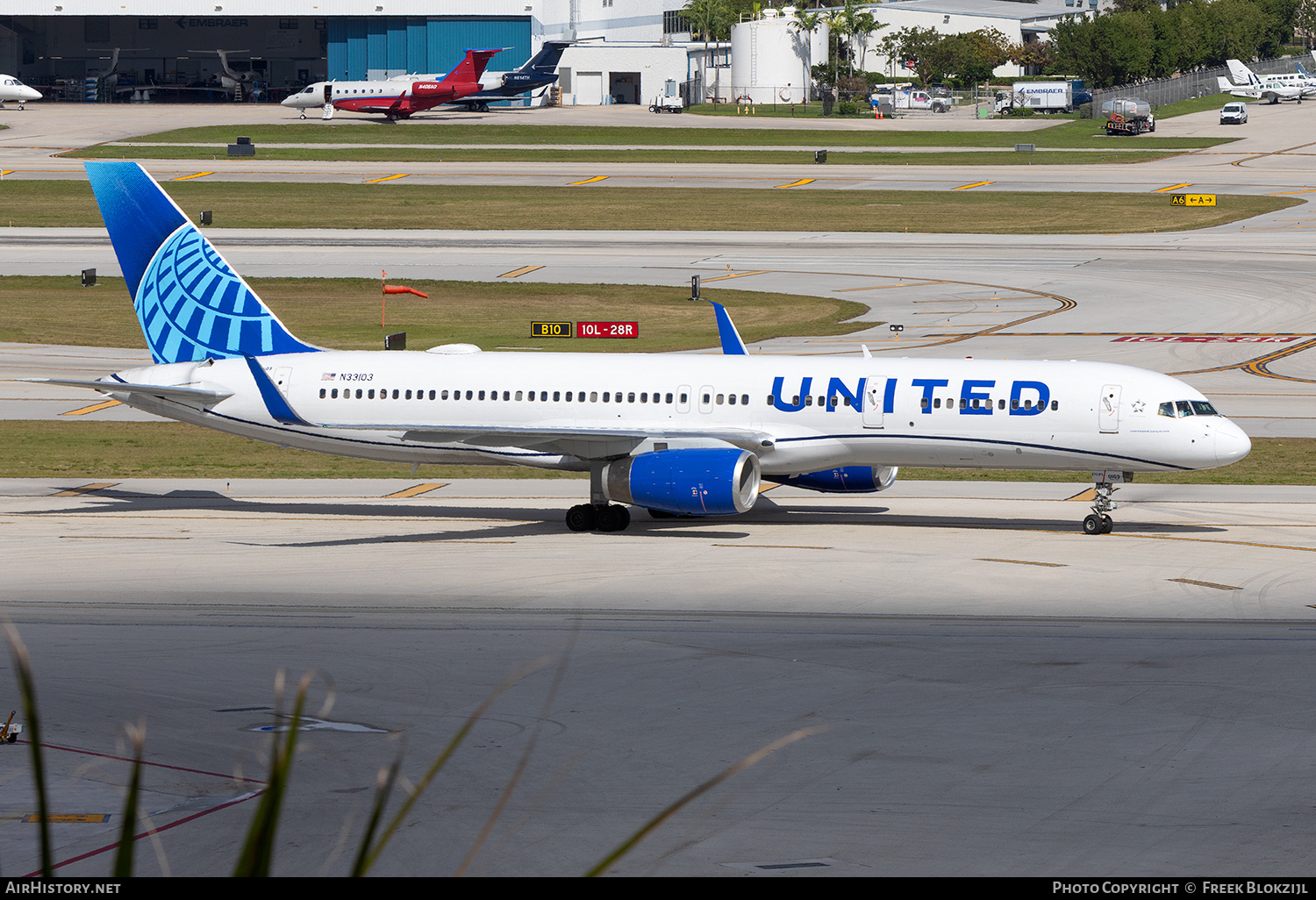 Aircraft Photo of N33103 | Boeing 757-224 | United Airlines | AirHistory.net #658542