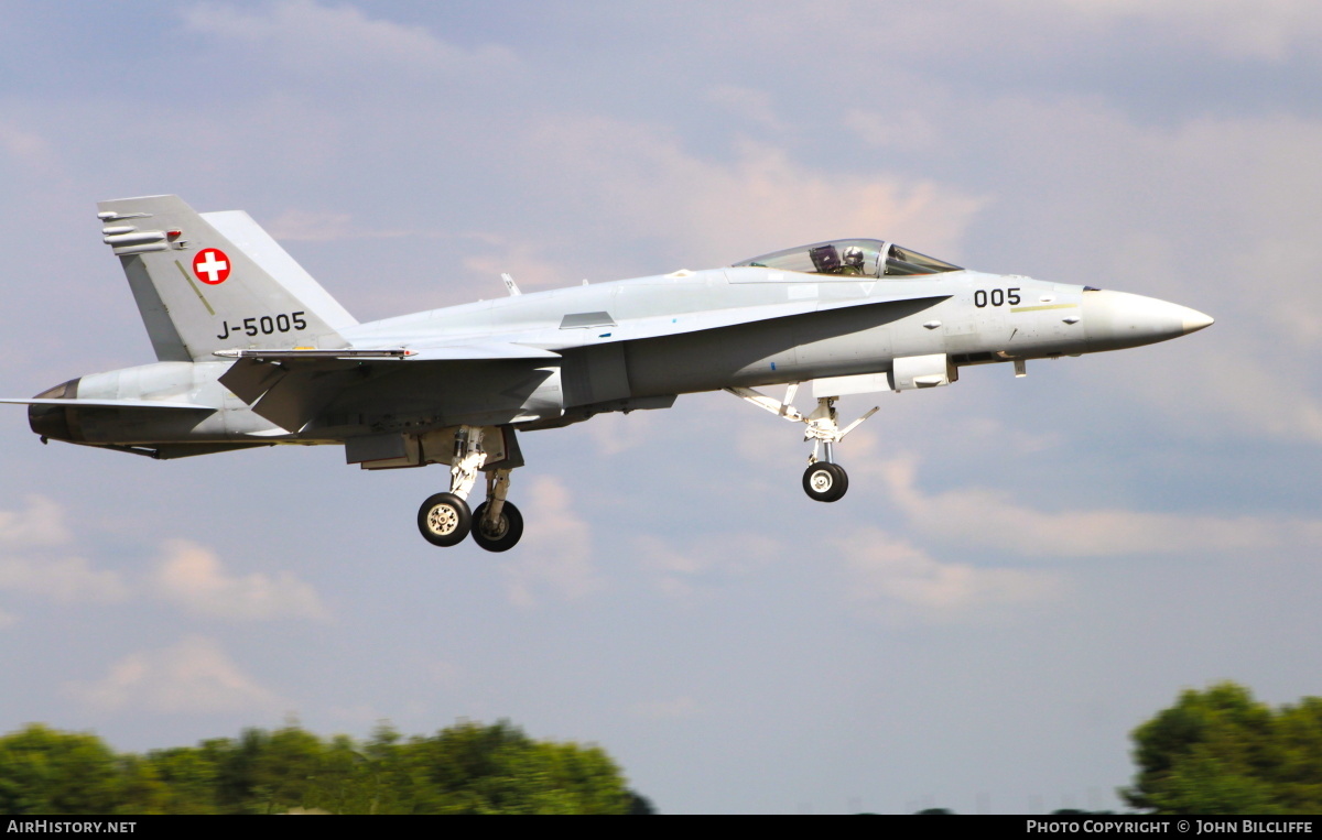 Aircraft Photo of J-5005 | McDonnell Douglas F/A-18C Hornet | Switzerland - Air Force | AirHistory.net #658549