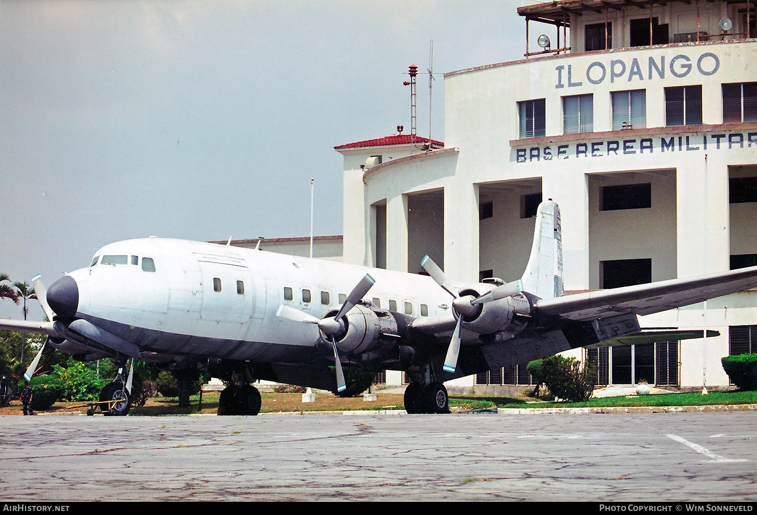 Aircraft Photo of 301 / 302 | Douglas DC-6B(F) | El Salvador - Air Force | AirHistory.net #658553